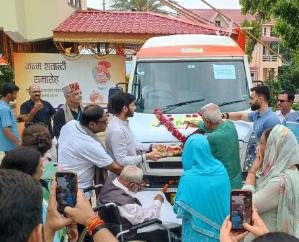 Bilaspur: Narayan Lal Nadda Flags Off Free Mobile Health Van Along with Family