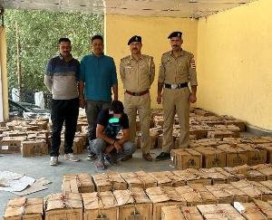 Major action by Lahaul Police: 235 boxes of foreign liquor recovered from a truck in Sarchu