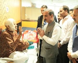 Chief Minister Sukhvinder Sukhu reached AIIMS Bilaspur to inquire about the condition of the injured in the bus accident
