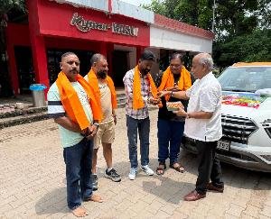 A group of Vishwa Hindu Parishad Bajrang Dal left for Baba Budha Amarnath Poonch from Chandigarh