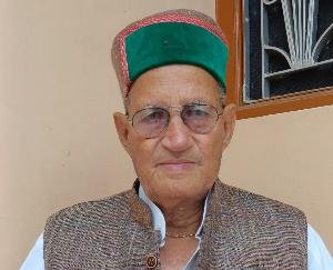 Kunihar: On Independence Day, pensioners demanded financial benefits from the government