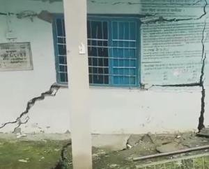(Mandi) Dharampur: Cracks appeared in Government High School Riyur due to heavy rains, old building became dilapidated