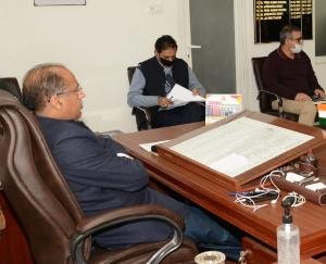 हाॅट स्पाॅट क्षेत्रों में सुनिश्चित करें होम डिलीवरीः मुख्यमंत्री