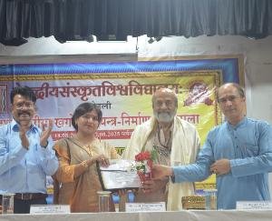  Dehra: A 10-day workshop on astronomical instrument manufacturing began at the Central Sanskrit University