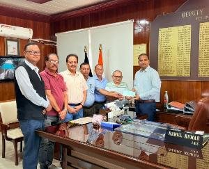 Bilaspur: Maa Shri Durga Langar Samiti contributed Rs 2 lakh to the Chief Minister's Relief Fund.