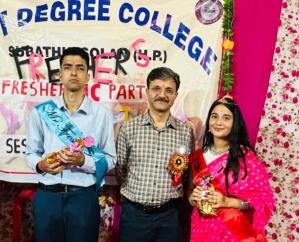 Subathu: Fresher's party organized in college, Akshat became Mr. Fresher and Anjali became Miss Fresher.