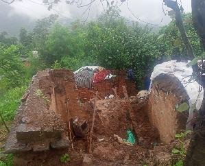 Solan_Woman_dies_after_house_collapses_in_Bhavgudi