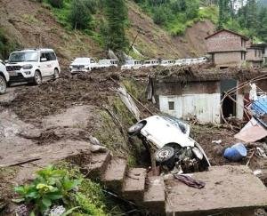 Himachal: Heavy-rain-warning-in-four-districts-1162-roads-including-7- NHs- closed