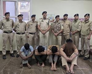 Manali_police_caught_a_big_consignment ​​_258.750_grams_of_chitta_and_illegal_pistol_recovered_4_accused_arrested