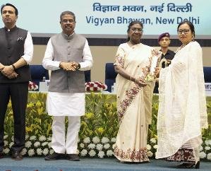 45 teachers of the country received 'National Teacher Award', honored by President Draupadi Murmu