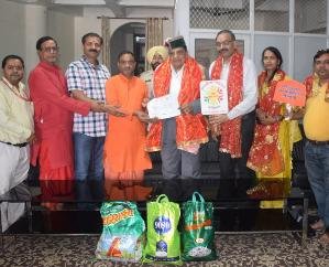 Jawalamukhi_Health_Minister_bowed_his_head_at_Shri_Jwala_Mata_Temple