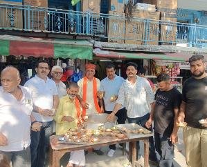 Khundiyan_BJP_celebrates_GST_reduction_celebrates_by_making_halwa_and_distributing_sweets