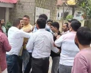 Congress-workers-clash-during-discussions-on-development-projects-controversy-escalates-over-allegations-of-neglect