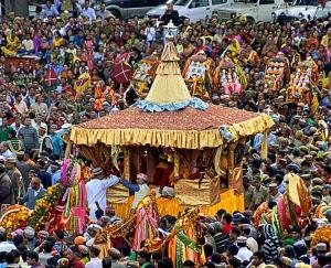 Kullu-Dev-Mahakumbh-International-Dussehra-festival-will-begin-with-the-grand-chariot-procession-of-Lord-Raghunath
