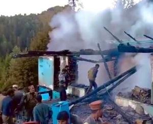 Mandi-Two-storey-house-burnt-to-ashes-loss-worth-lakhs