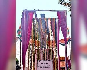 Shimla_Virbhadra_Singh's_statue_unveiled_supporters_from_across_the_state_reach_Shimla