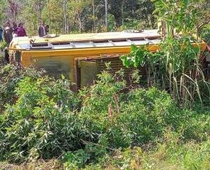 Solan_Private_bus_met_with_an_accident_in_Luharghat_10_seriously_injured