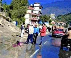 Mandi_Accident_on_four_lane_girl_dies_after_being_hit_by_a_bus