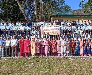 Kangra_Tehsildar_Rakad_Rajneesh_Naib_reached_Government_Senior_Secondary_School_Bal_Pragpur.