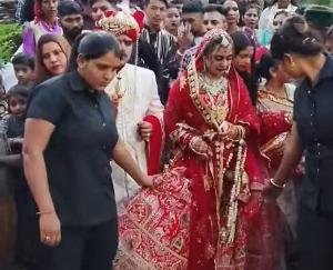 Himachal_High_profile_wedding_in_Shimla_groom's_turban_in_the_news