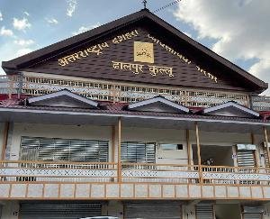 Kullu-Building-built-at-a-cost-of-five-crore-rupees-has-been-closed-for-months-shopkeepers-backed-out-after-bidding