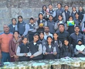 Theog_Master_trainer_Sonika_gave_information_about_art_and_craft_to_the_students_in_Kathog_school.