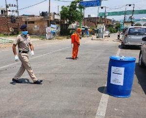 कोविड-19 से निपटने के लिए बहुआयामी रणनीति पर कार्य कर रही जिला पुलिस 