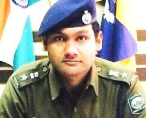 होम क्वारेनटाईन के नियमों का पालन सुनिश्चित बना रही पुलिस 