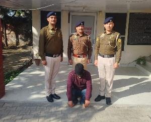 Solan_Youth_arrested_with_378_grams_of_hashish_during_police_patrol