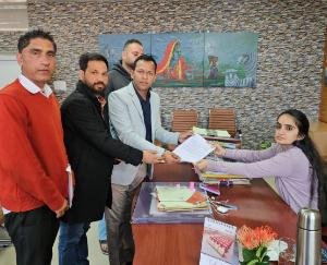 Hamirpur_Sujanpur_Holi_fair_in_controversy_allegations_of_promoting_outside_contractors