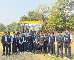 Kangra_Students_of_Minerva_College_visited_Aspen_Lifesciences_Pvt_Ltd.