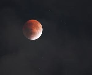 The first lunar eclipse of the year will be on March 3, and Holika Dahan will also be affected. Know the timing.