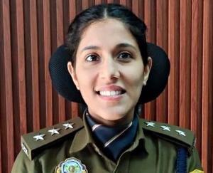 Himachal_IPS_Aditi_Singh_was_taking_leave_arbitrarily_DGP_taught_her_a_lesson