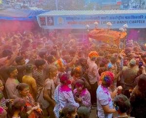 Mandi_Holi_celebrations_in_Chhoti_Kashi_people_danced_on_the _Seri_stage_Leader_of_the_Opposition_was_present.