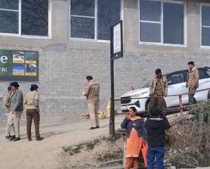  Haryana-Congress-MLAs-met-with-CM-Sukhu's-political-advisor-police-deployed-entry-restricted-for-outsiders