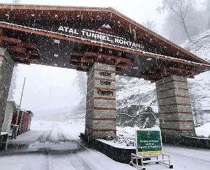 Snowfall_in_Himachal_mountains_rain_in_plains_bad_weather_for_another_6_days