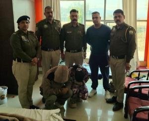 A young man and woman were found with 21,017 grams of Chitta, smuggling drugs from a private hotel in Sundernagar.