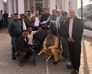 Solan: A Congress delegation met the Education Minister regarding the schools of Kunihar.