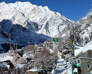 Himachal_Pradesh_Severe_cold_in_April_mountains_covered_in_white_sheets_know_weather_updates