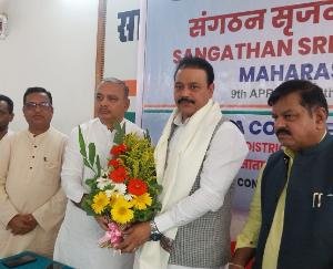 MLA_Malendra_Rajan_arrives_in_Satara_Maharashtra_receives_a_grand_welcome_from_locals