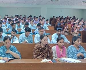 Dehra: Central Sanskrit University organized a special lecture for B.Ed. students.