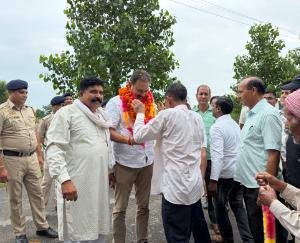 Kangra: Malendra Rajan visits Barota Panchayat.