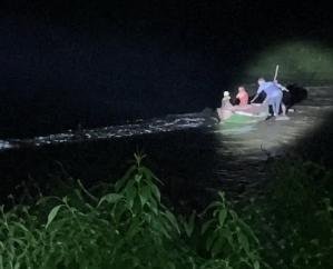 River turns into a peril, Mi-17 becomes a savior! Elderly man stranded in Himachal rescued by helicopter; young man also saved safely.