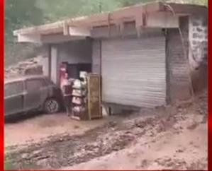 Torrential rain wreaks havoc in Solan's Jabli! A sudden surge of water crashes into a shop; shopkeeper narrowly escapes by running for his life; video goes viral.