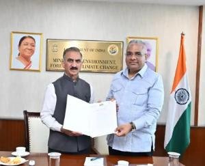 Flood risk rises due to debris accumulation in rivers; Chief Minister Sukhu raises the issue of dredging with Union Minister Bhupender Yadav.