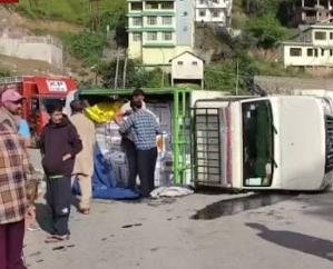 Pickup truck overturns in Rabaun, Solan; two injured in the accident.