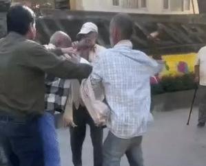 Fierce scuffle breaks out between three people in Solan; commotion continues for a long time; video goes viral.