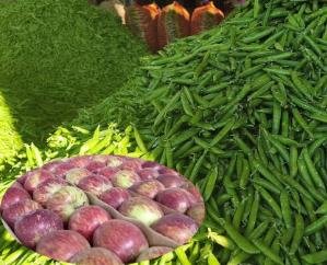 Mountain peas outshine apples! Prices soar to ₹210 per kg.