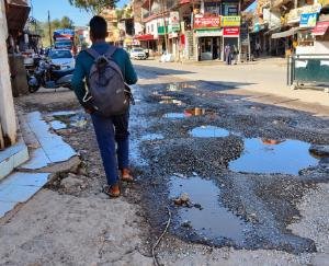 Thousands of liters of water wasted due to pipeline leakage at the old bus stand