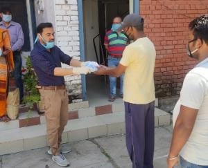 खण्ड विकास अधिकारी कुनिहार ने सफाई कर्मचारियों को किया सम्मानित